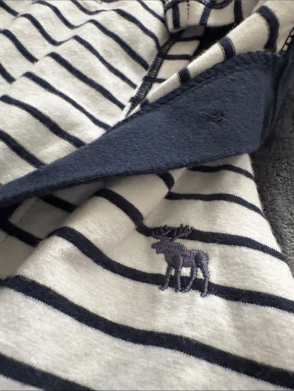 Abercrombie & Fitch White and Navy Striped Collared Crop Top - Picture 2 of 3
